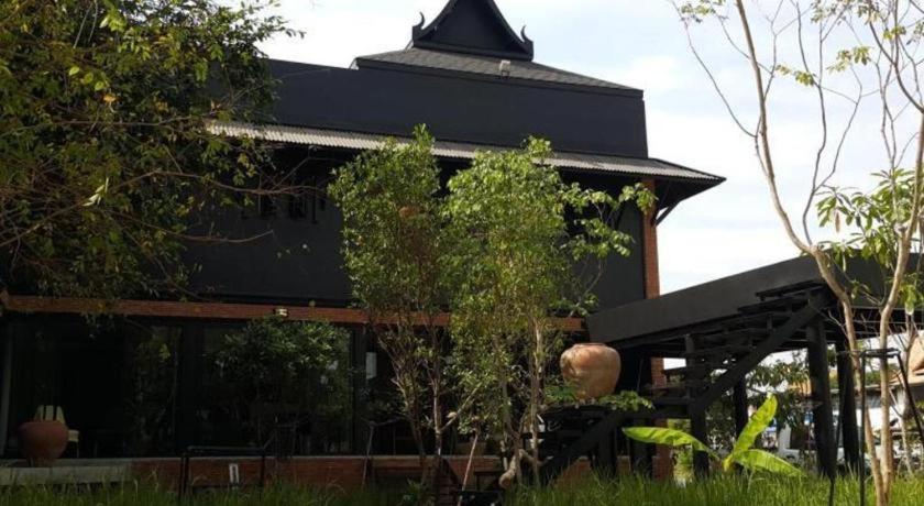 Silp Pa Phra Nakhon Si Ayutthaya Exterior photo